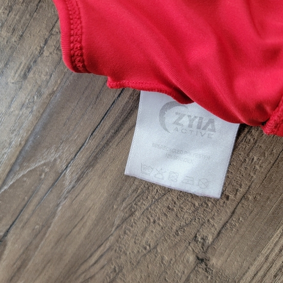 Zyia Bomber Bra size small - Picture 5 of 7